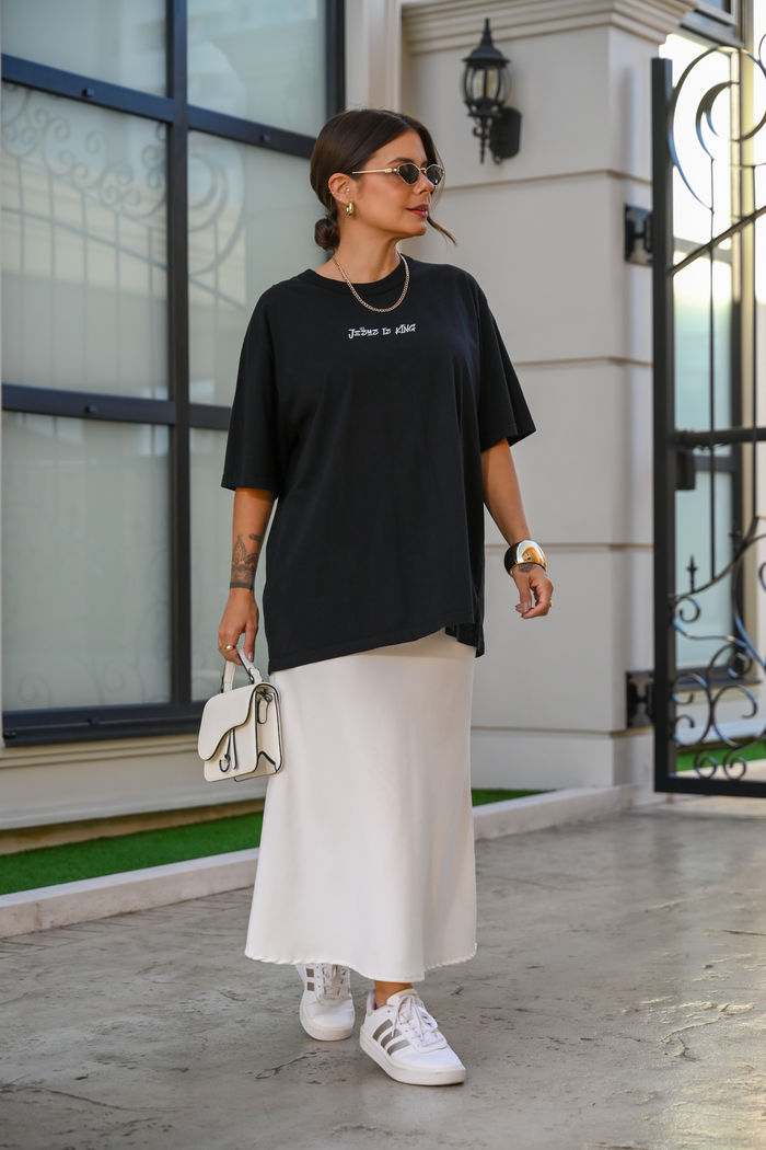 T-shirt Oversized - Jesus is King - Preta