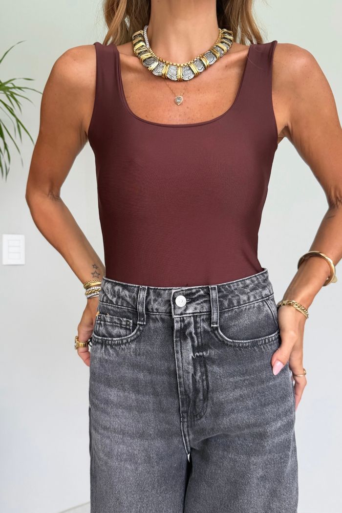 Body Regata Decote Quadrado em Suplex Premium cor Burgundy