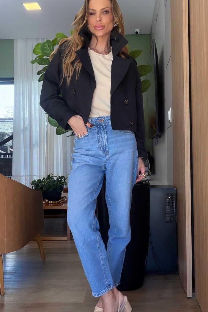 Trench Coat Feminino Clássico Curto cor Preta