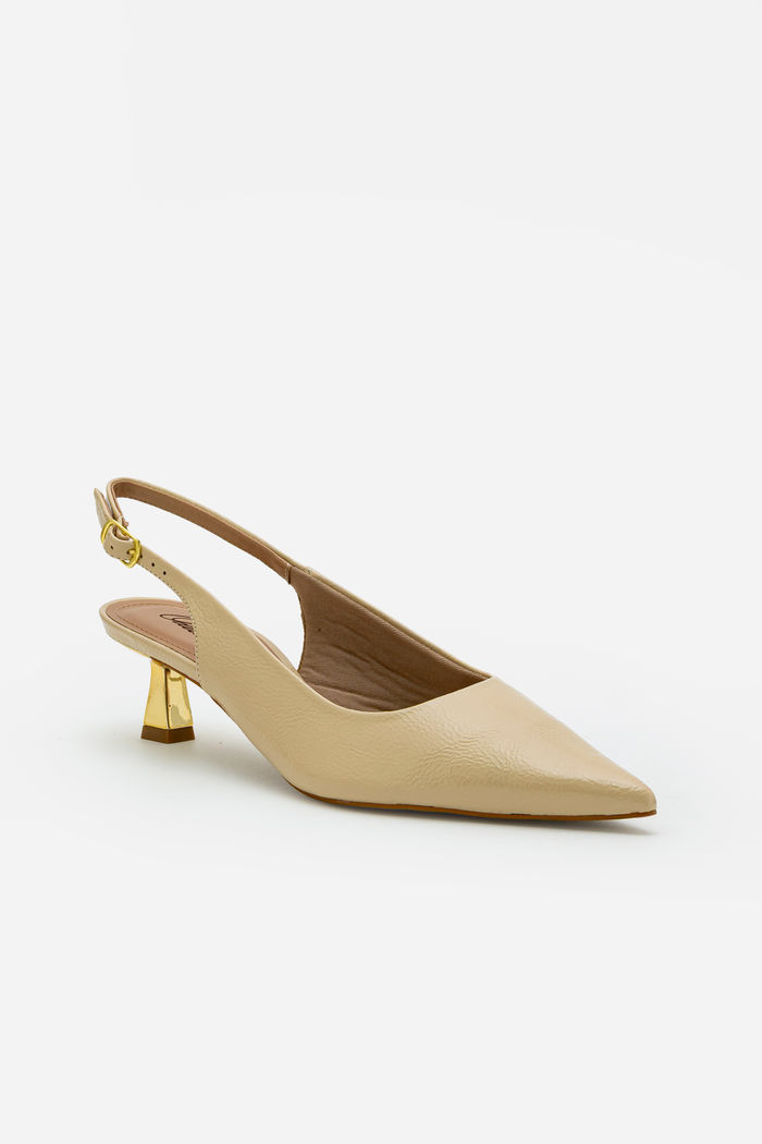 Chanel em Verniz com Salto Cromado Amêndoa