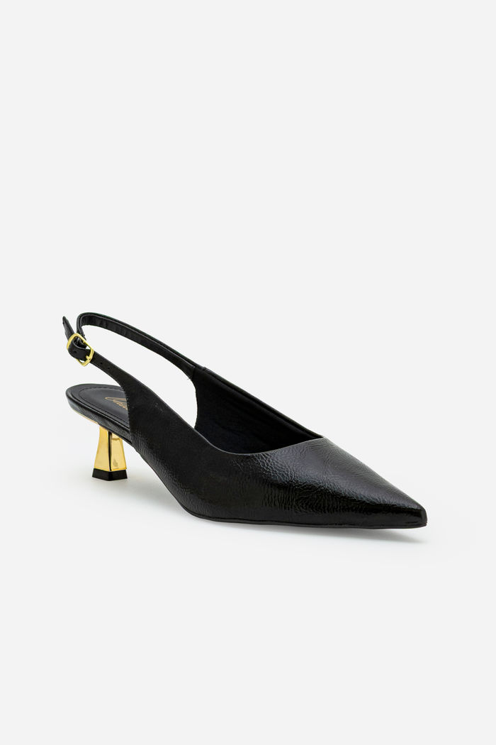 Chanel em Verniz com Salto Cromado Preto