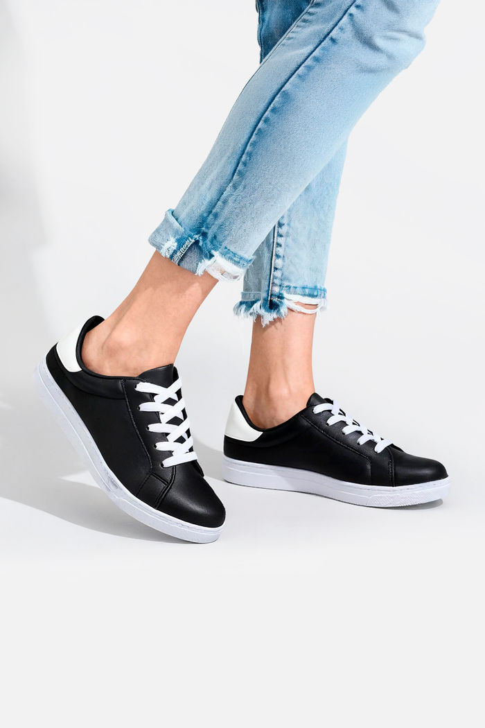 Tênis Clássico de Amarrar Preto