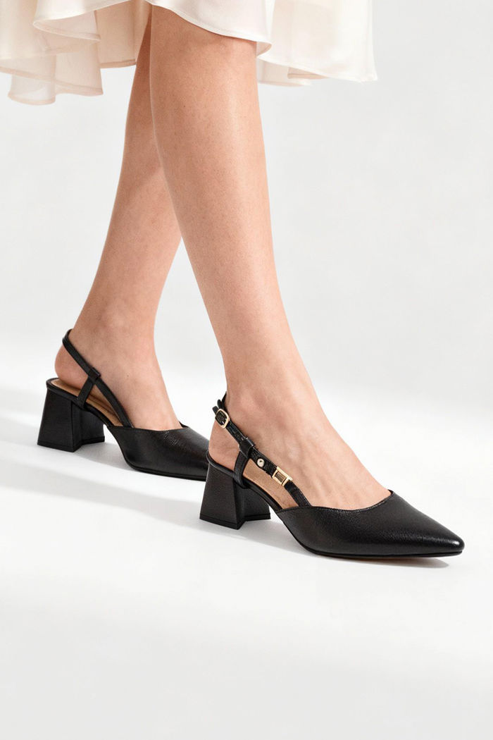 Chanel com Salto Bloco Preto