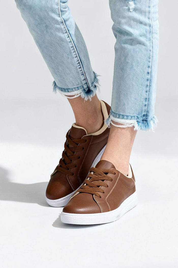 Tênis Clássico de Amarrar Caramelo