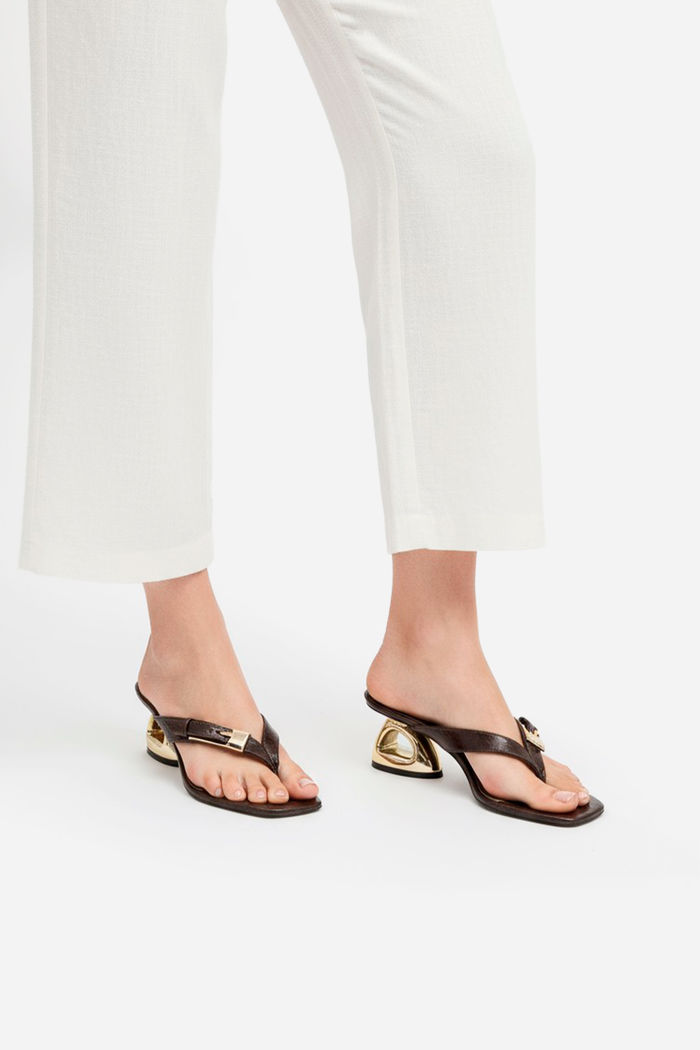 Mule Verniz com Salto Cromado Café