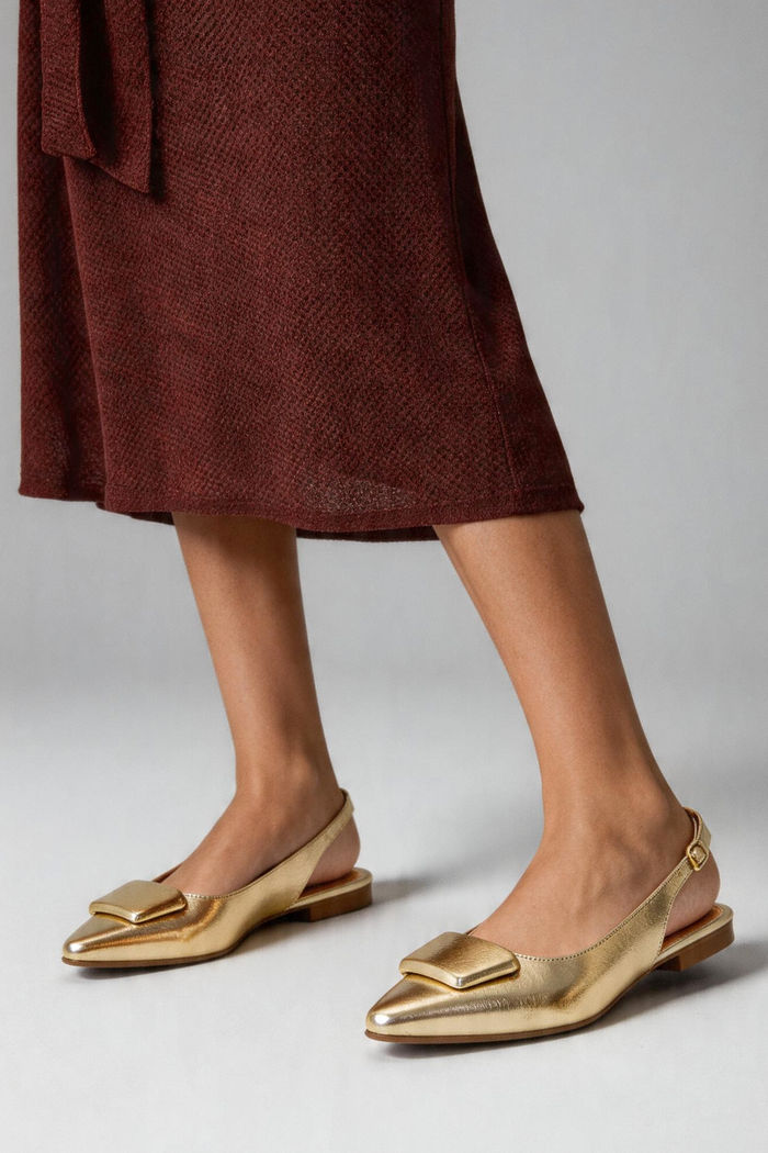 Chanel Rasteiro com Enfeite Ouro