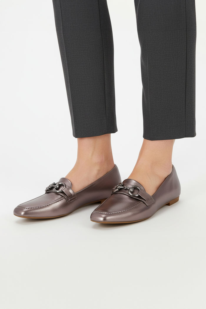 Mocassim com enfeite bico quadrado Prata Velho