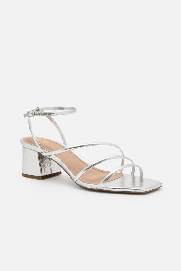 Sandália com Tiras Delicadas e Salto Bloco Prata