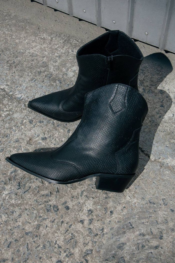 BOTA WESTERN CANO BAIXO PRETA