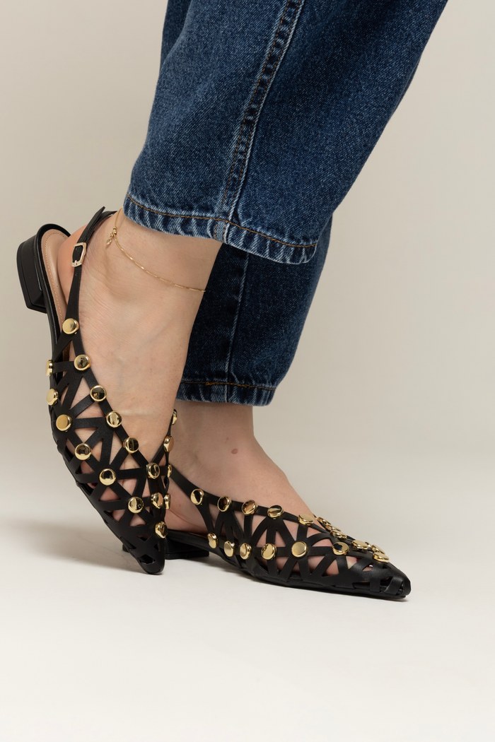 SAVINA - SAPATILHA SLINGBACK COURO COM TACHAS PRETA