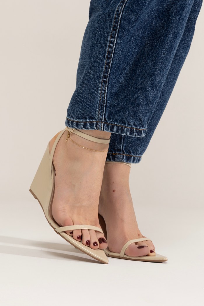 OLINDA – SANDÁLIA SALTO ANABELA OFF WHITE