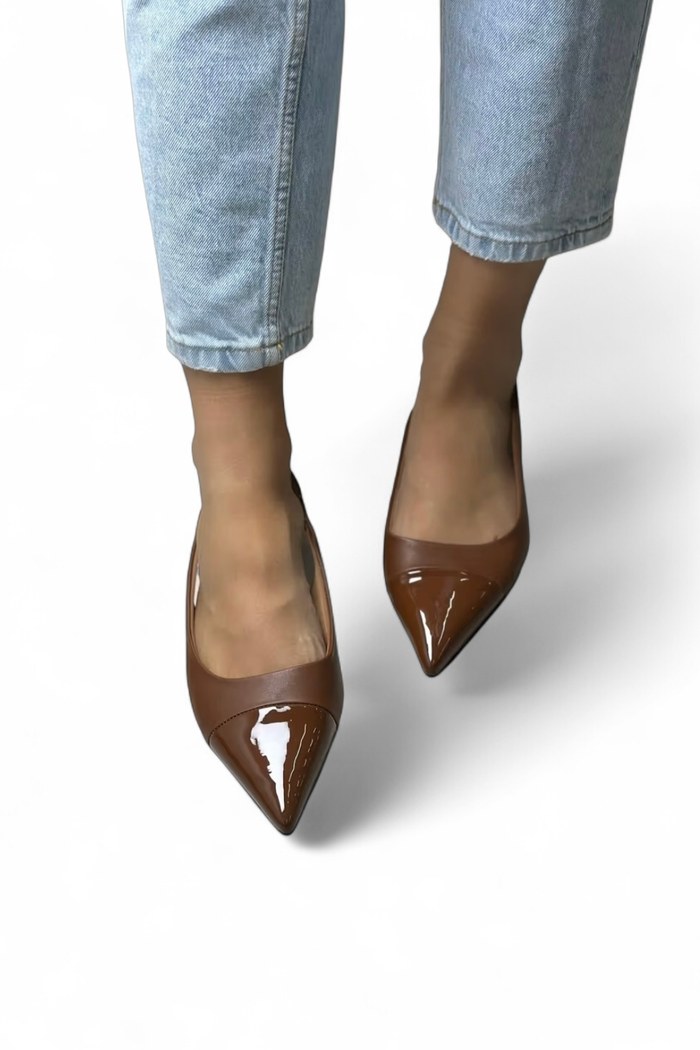 SILVIA - SAPATILHA COURO BIQUEIRA VERNIZ MARROM