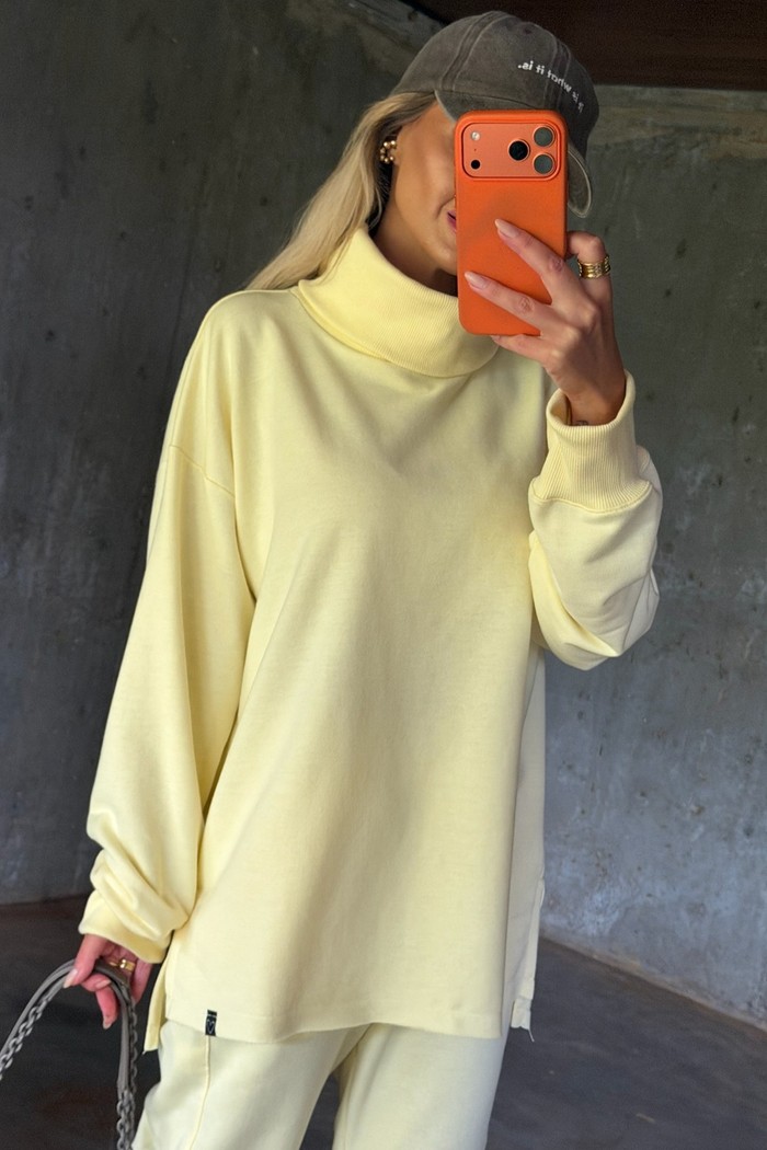 Blusão de Moletom Gola Alta Amarelo Manteiga