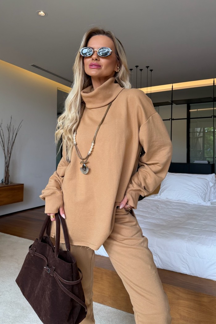 Blusão de Moletom Gola Alta Camel