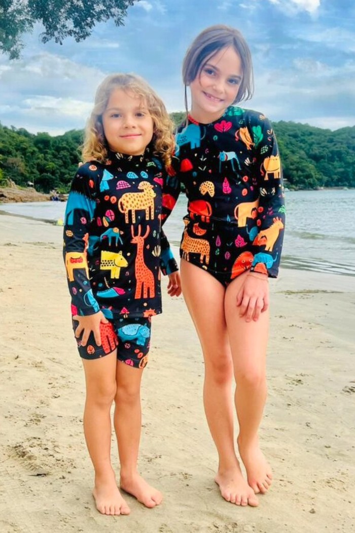 Kit Animais Abstratos Preto Menino Menina Proteção UV50+ Camiseta e sunga + Maiô