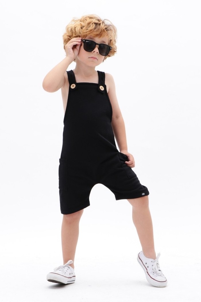 Jardineira Infantil Curta com Alça Ajustável Preta em Moletinho