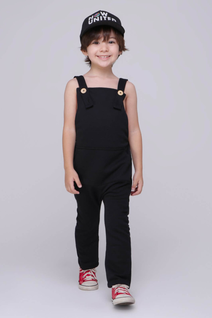 Jardineira Infantil Longa com Alça e Cintura Ajustável Preta em Moletinho