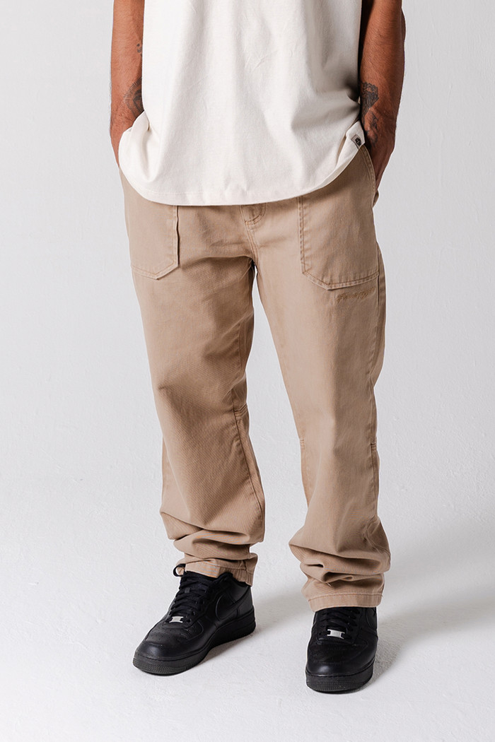 CALÇA SARJA RETA CASTANHO