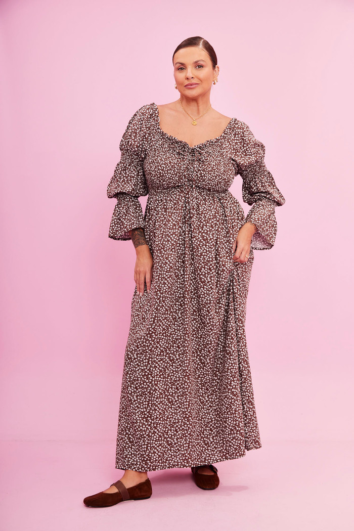 VESTIDO EMANUELE FLORAL FUNDO MARROM