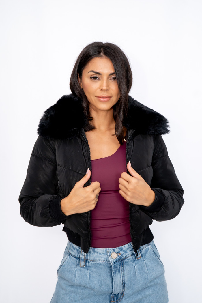 Jaqueta Nylon com Gola de Pelo Preta