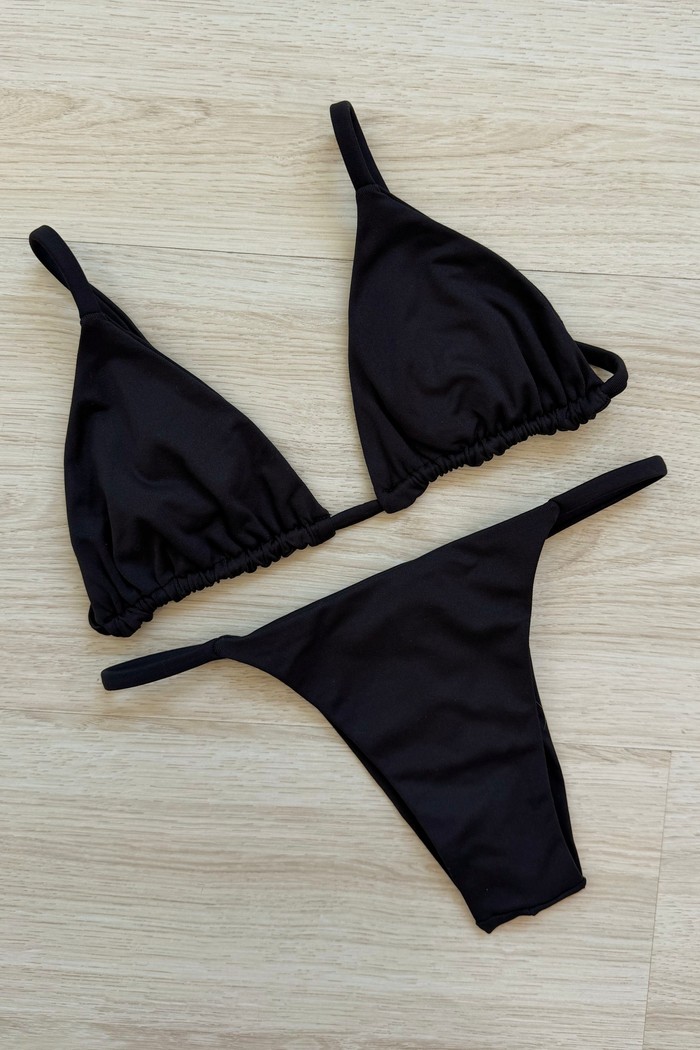 CONJUNTO: TOP LOLA E CALCINHA CARLY BLACK