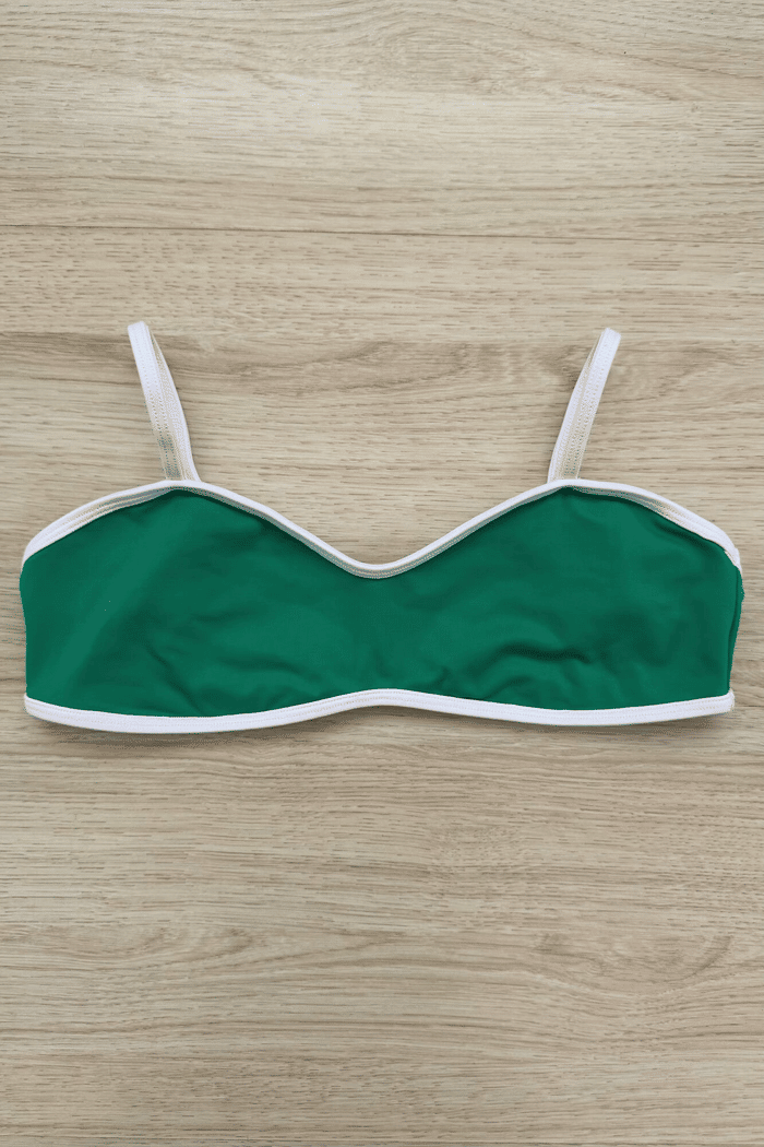 Top de biquíni Diana Brisa VIBE BIKINIS verde com viés e alças brancas, vista frontal