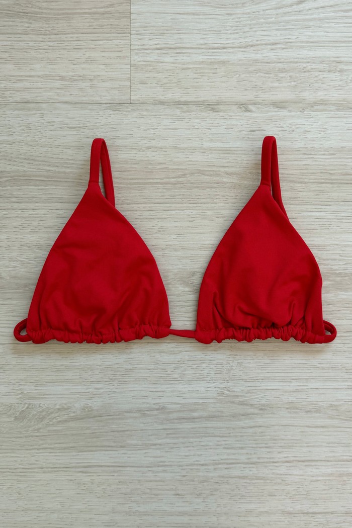 TOP DE BIQUÍNI CORTININHA LOLA CARMIN