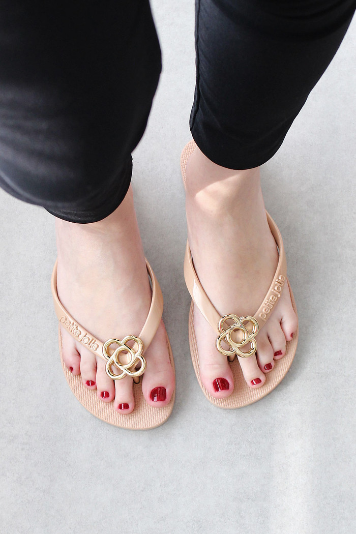 Chinelo de Dedo Petite Jolie com Solado J-Soft Nude