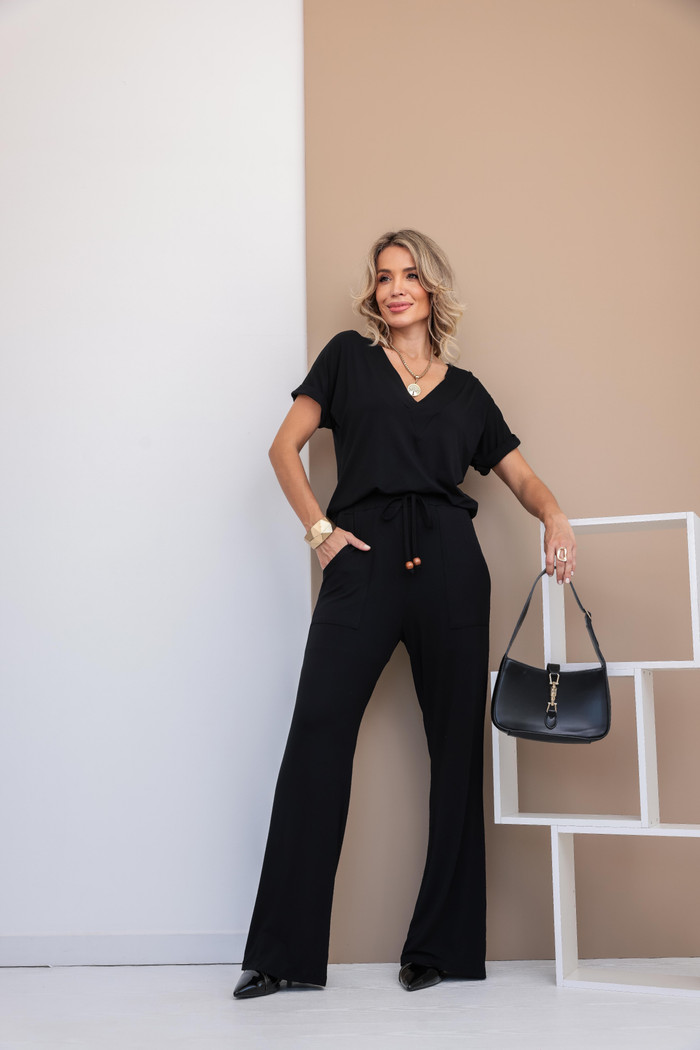 Conjunto com gola v transpassada Fiorella Preto