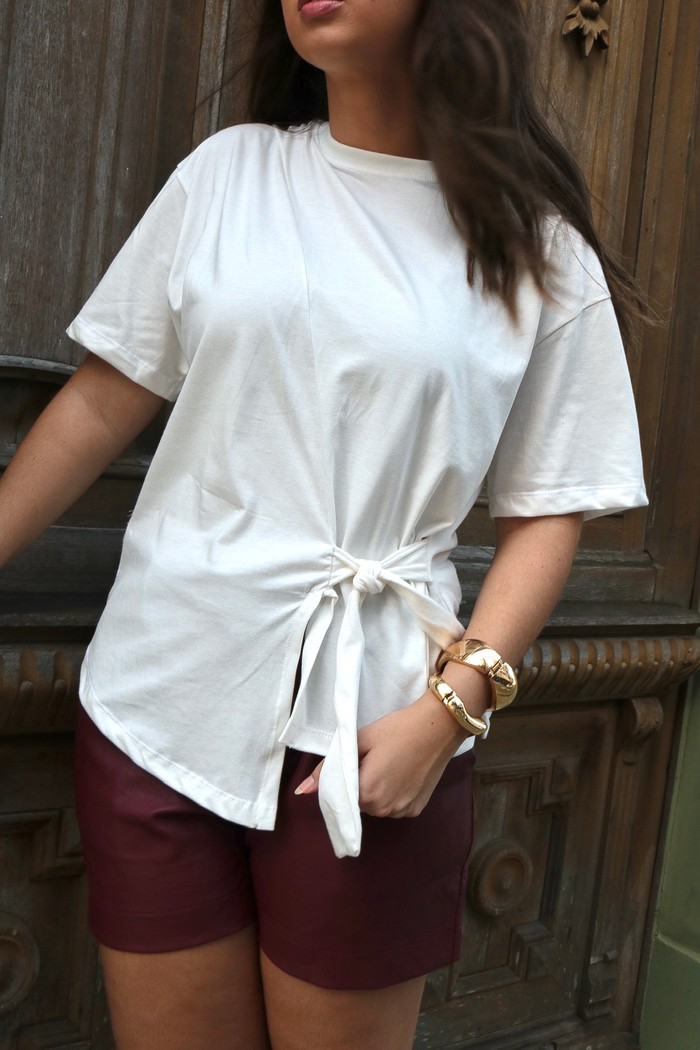 T-shirt Feminina Paloma Detalhe Frontal Transpassado Off White