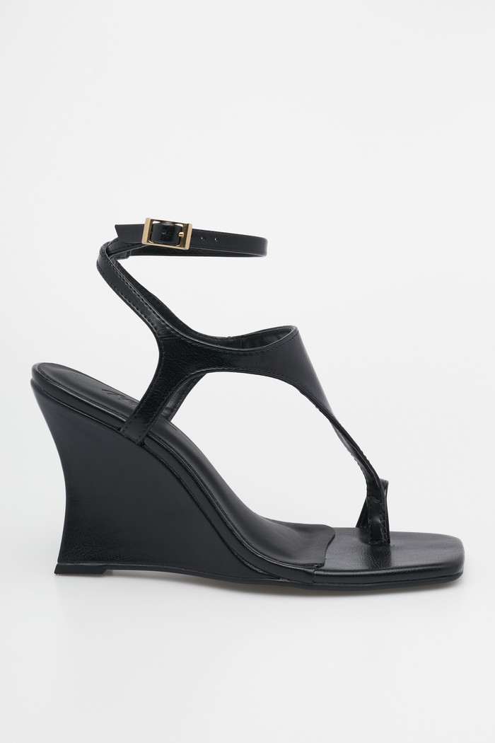 Sandália Beatriz Preta Anabela