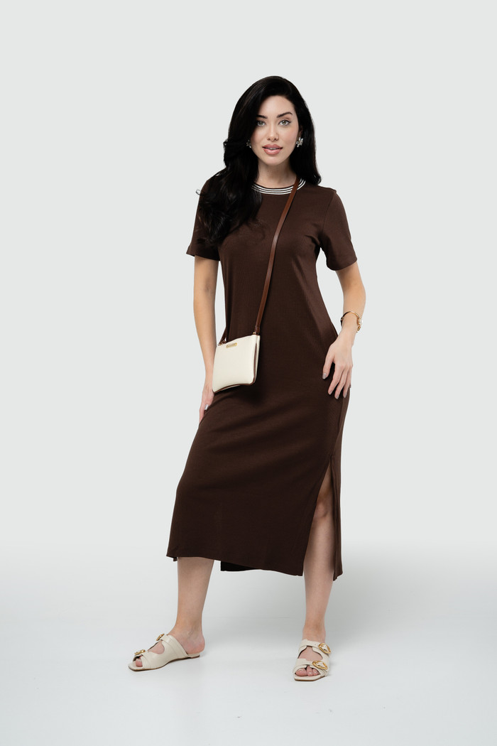 Vestido Midi com Manga e Gola Redonda - Marrom