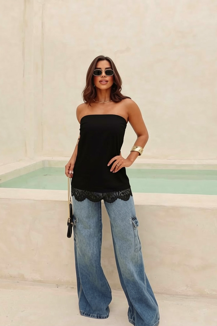 Blusa tomara que caia preta em cetim com barra de renda