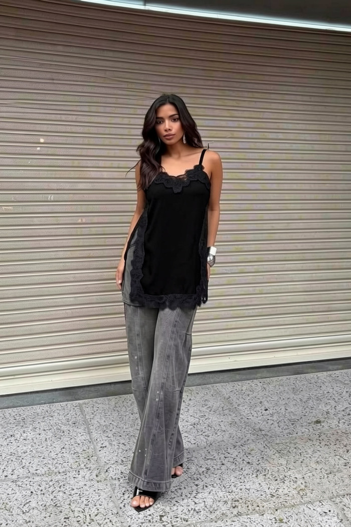 Regata cetim com detalhe em renda preto