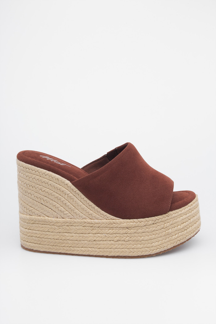 Tamanco Sofia terra plataforma alta estilo natural