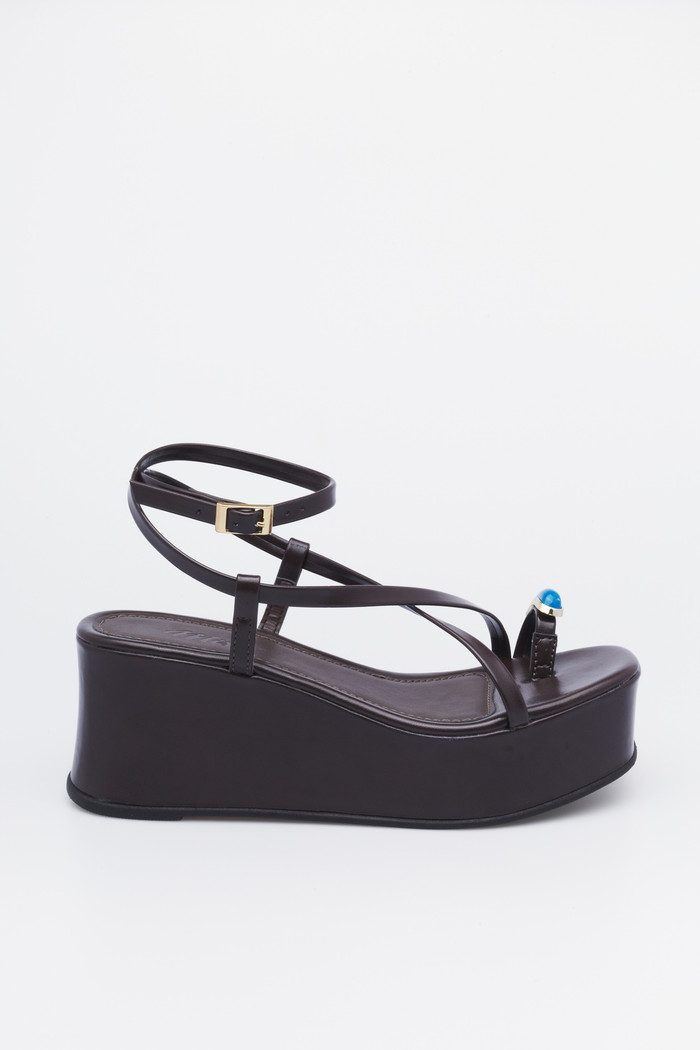 Sandália Heloá café flatform com tiras