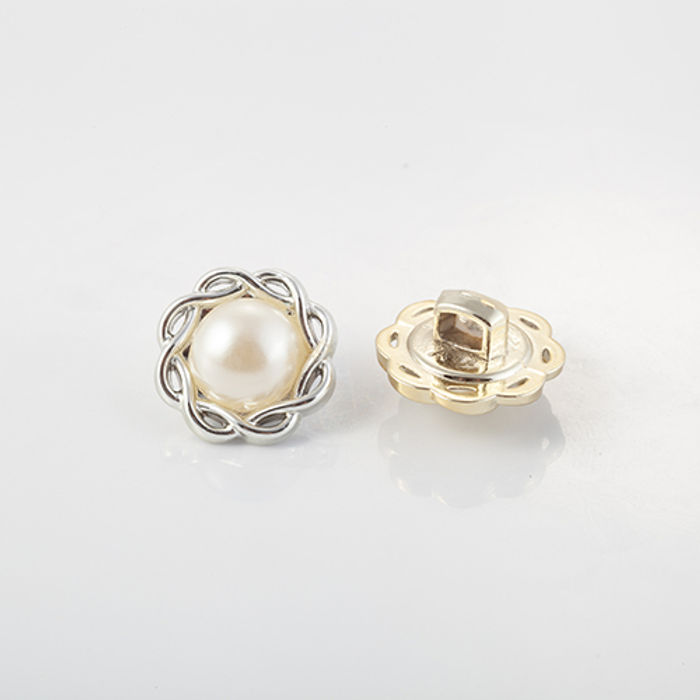 101.090 - BOTÃO COM 6 UN.