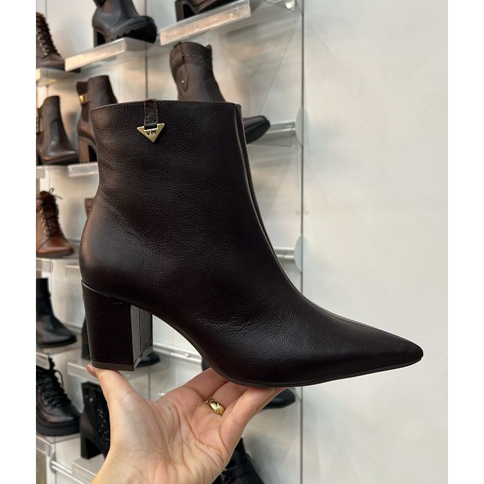 Bota Via Marte Couro Bico Fino Feminino Cor Pinha