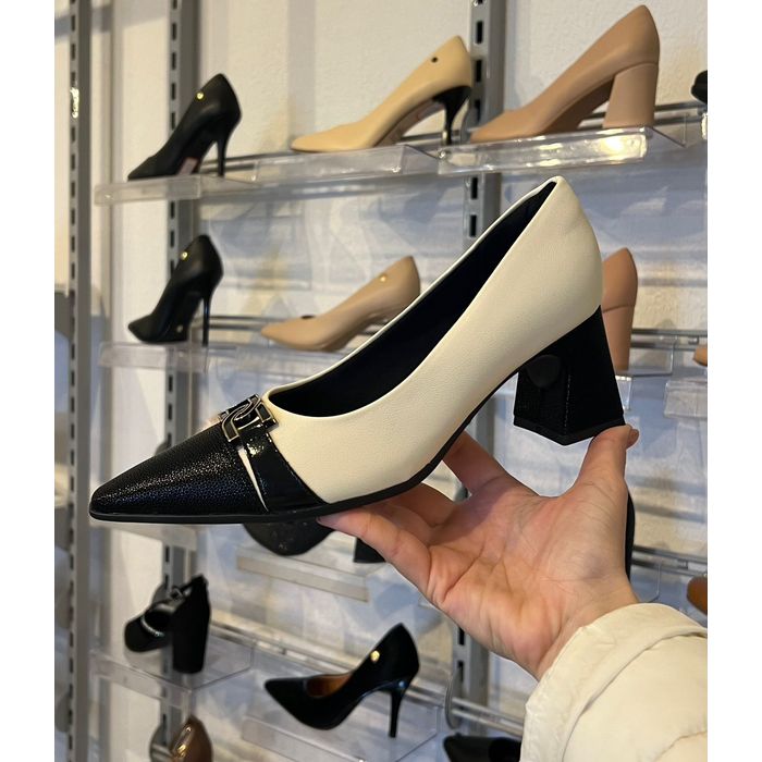 Sapato Piccadilly Salto Bloco Baixo Feminino Cor Off White/Preto
