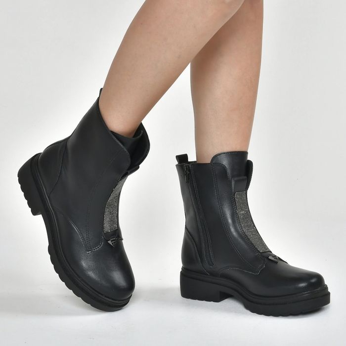 Bota Via Marte Strass Salto Baixo Feminino Cor Preto