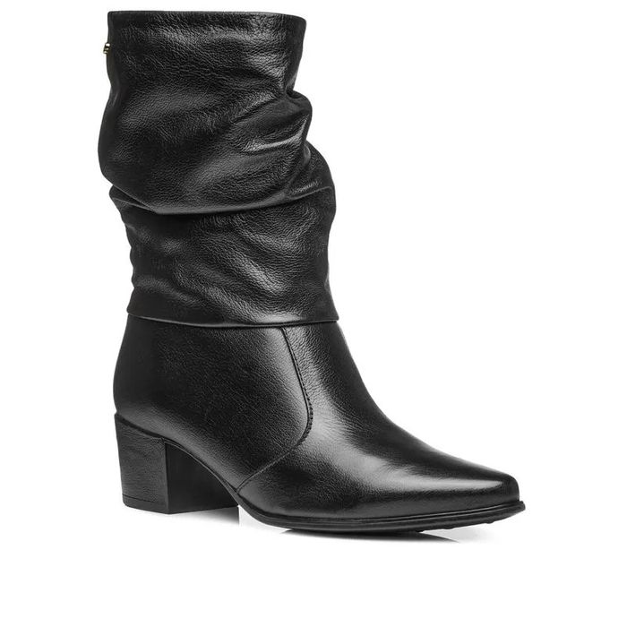 Bota Pegada Cano Alto Em Couro Feminino Cor Preto