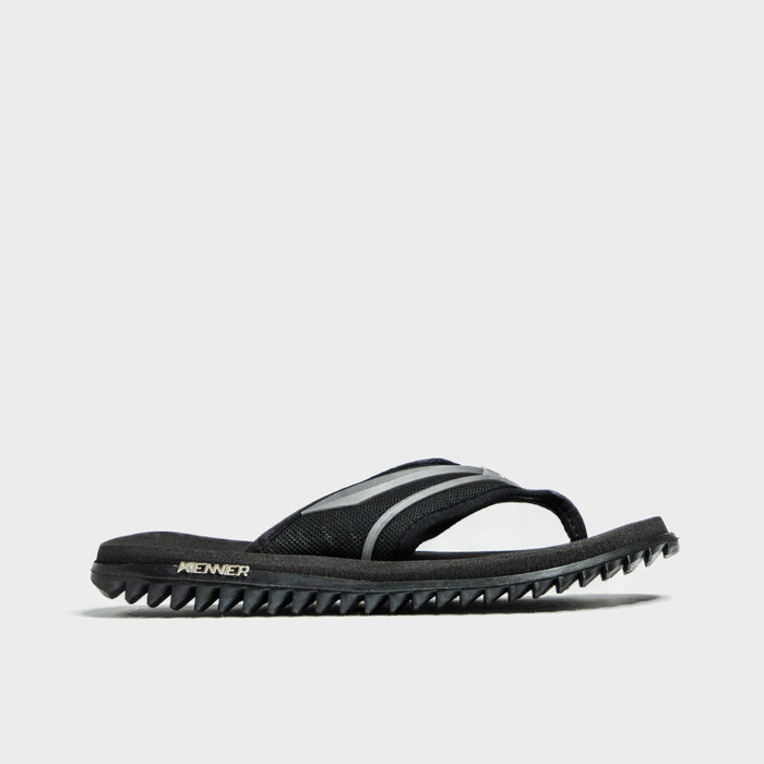 Chinelo Kenner Kivah Tira Emborrachada Aplicação Metal Logo Solado Tratorado Preto