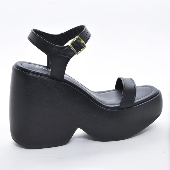 Sandália Anabela Moleca Cabedal Tira Fechamento Fivela Preto