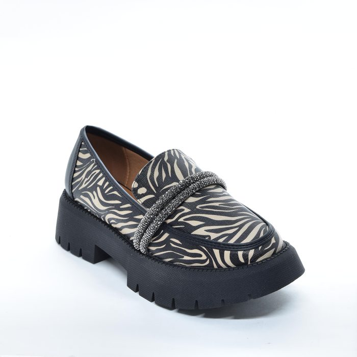 Sapato Mocassim Vizzano Cabedal Duas Tiras com Strass Estampa Zebra Salto Baixo Solado Tratorado Nud