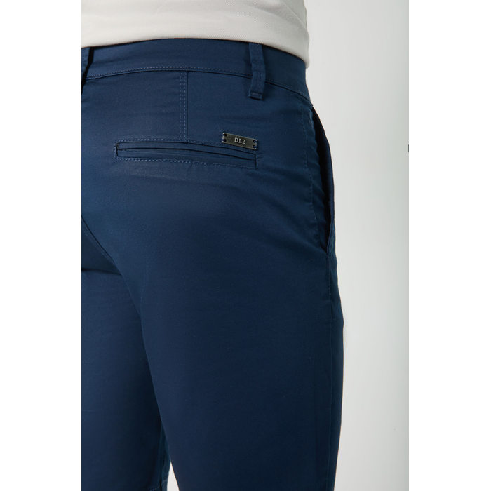 Bermuda Dlz Slim Chino Algodão Bolso Faca Aplicação Logo Azul Marinho
