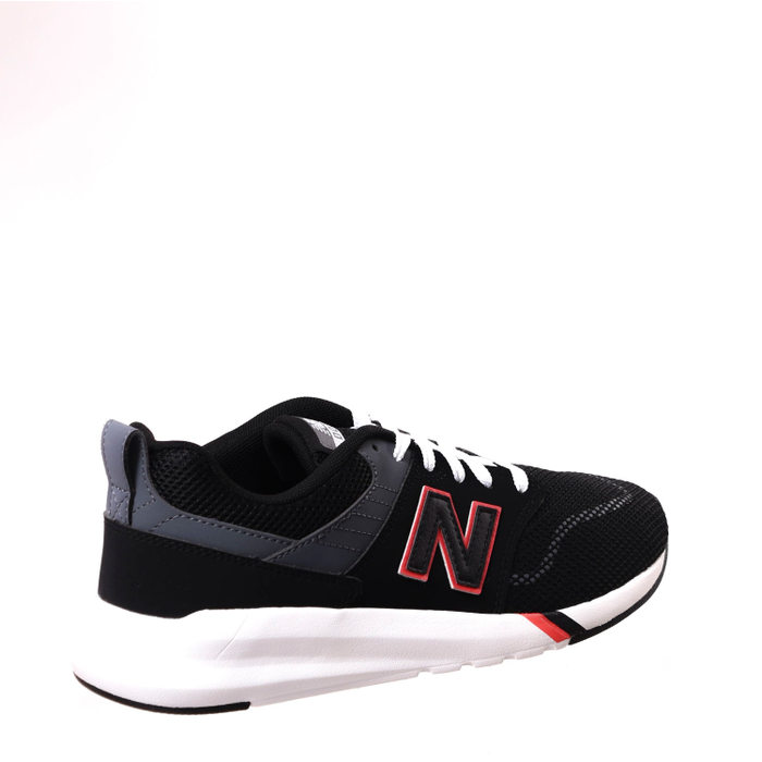 Tênis Jogger New Balance 009 Lifestyle Tela Aplicação Logo Preto e Vermelho