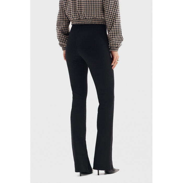 Calça Montaria Flor de Lis Flare VPE Lisa Detalhe Nervura Fechamento Lateral Zíper Preto