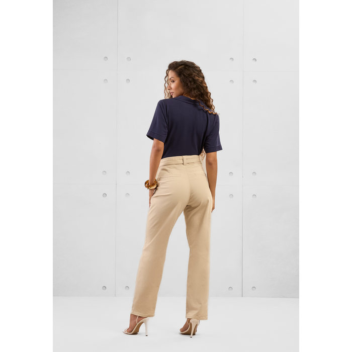 Calça Lunender Reta Cropped Algodão Elastano Lisa Bolso Faca Acompanha Cinto Bege