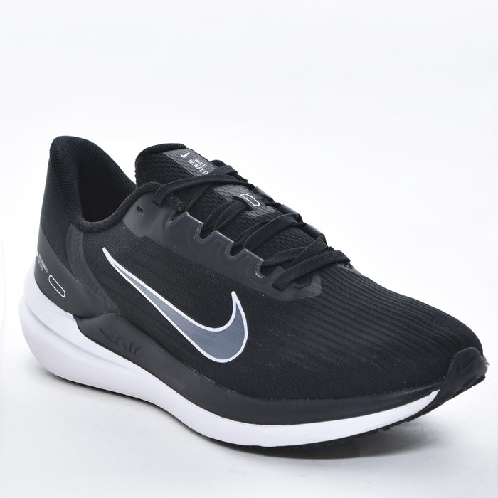Tênis Nike Air Winflo 9 Cabedal Mesh Translúcido Aplicação Logo Solado Trabalhado Preto e Branco
