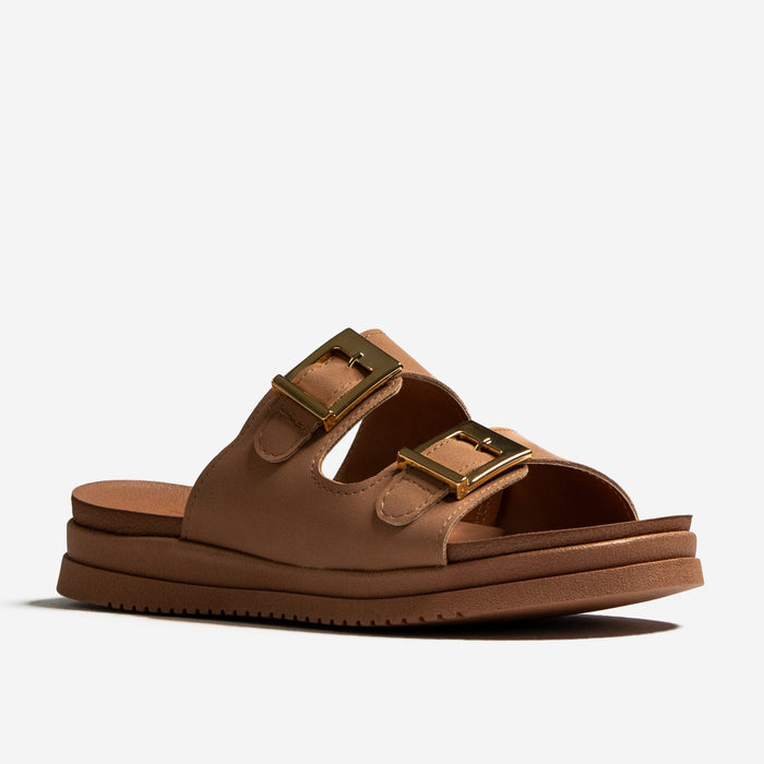 Chinelo Birken Mississipi Cabedal Tiras Larga Detalhe Metal Solado Tratorado Bege